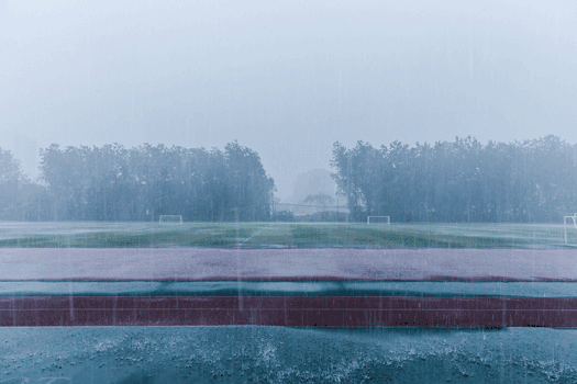 校园操场暴雨天气gif动图图片素材免费下载