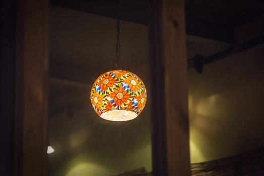 烛光浪漫花色的灯罩图片素材免费下载
