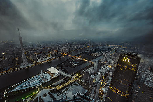 清晨阴天里的广州东塔图片素材免费下载