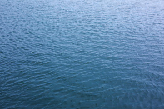 蓝色波光粼粼的东湖湖面图片素材免费下载