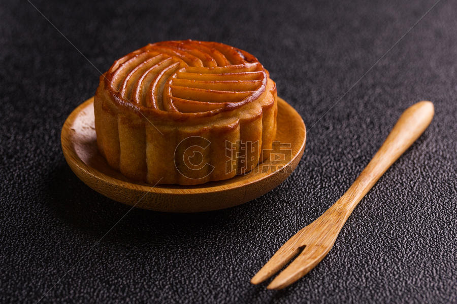 八月十五中秋月饼木盘木杈图片素材免费下载