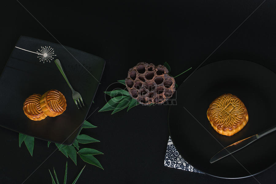 中秋节传统美食月饼摆拍图片素材免费下载