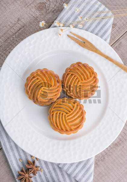 中秋节传统美食月饼摆拍图片素材免费下载