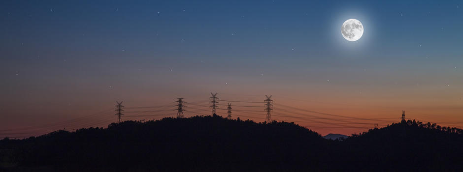 明月高悬乡村夜景图片素材免费下载