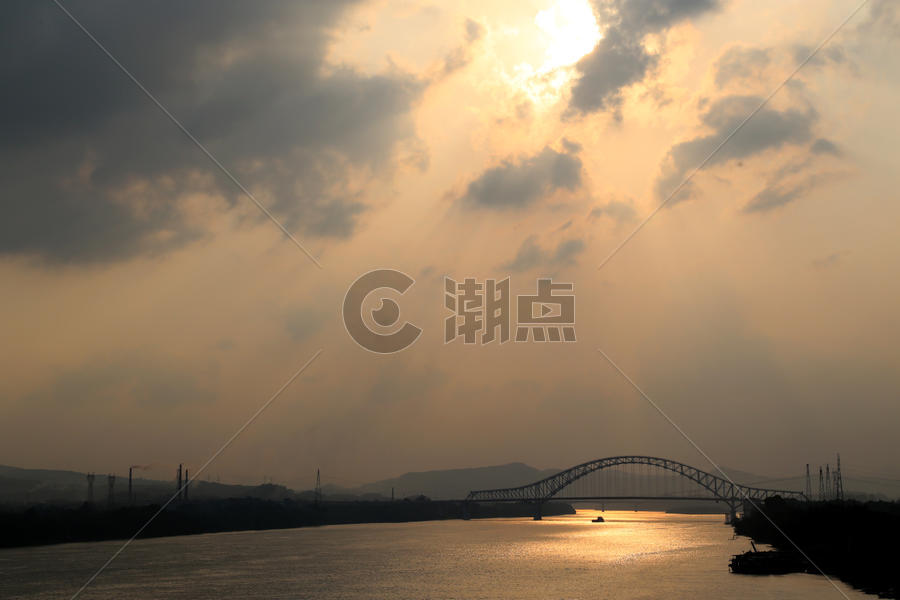 黄昏下的柳州大桥图片素材免费下载