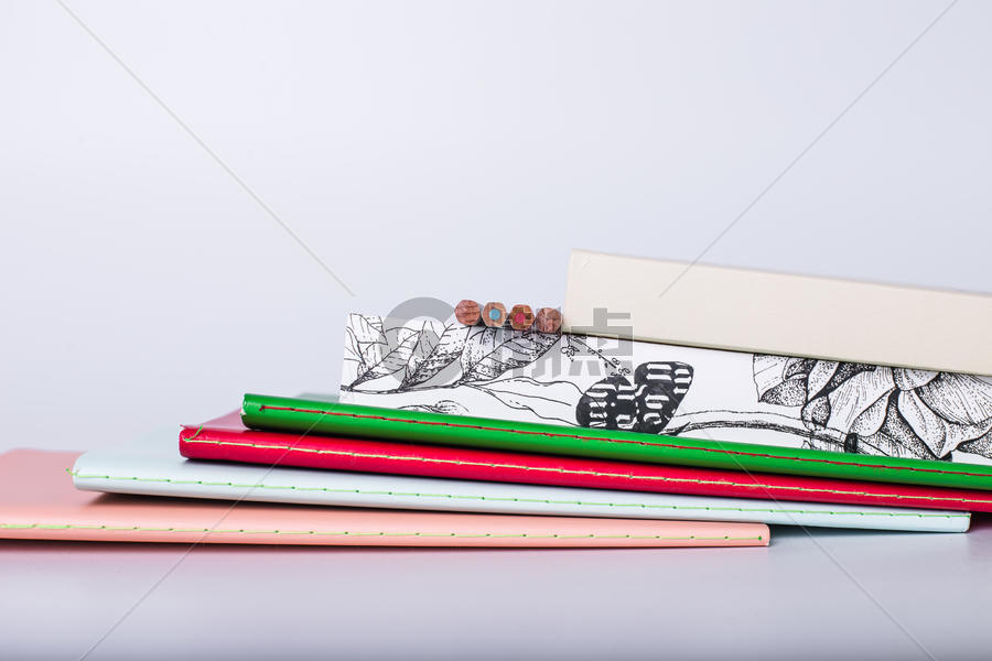 教育铅笔书本创意摆拍图片素材免费下载