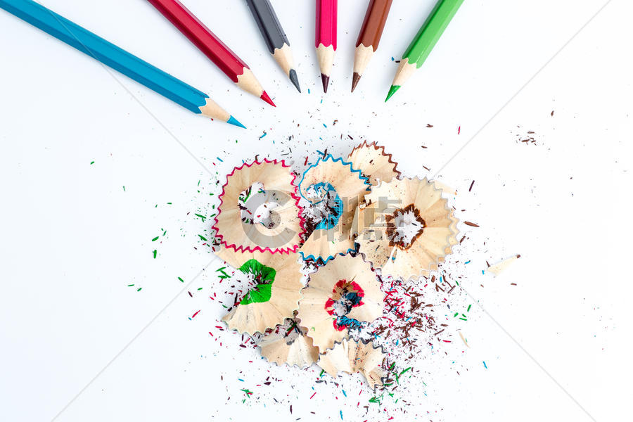 教育设计彩虹铅笔笔屑平铺创意拍摄图片素材免费下载