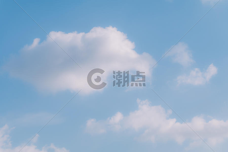 蓝天白云自然背景阳光图片素材免费下载