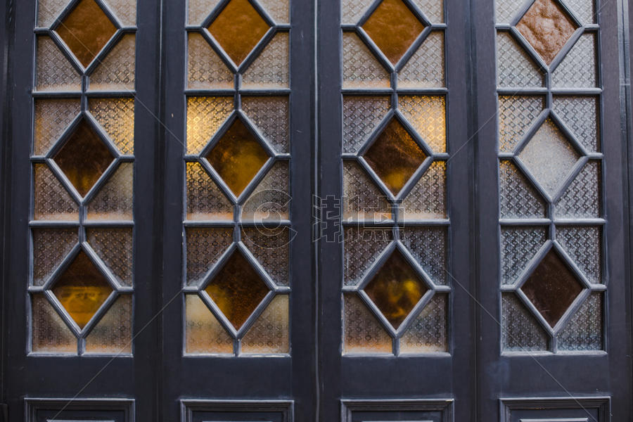 楼门木质玻璃结构背景图片素材免费下载