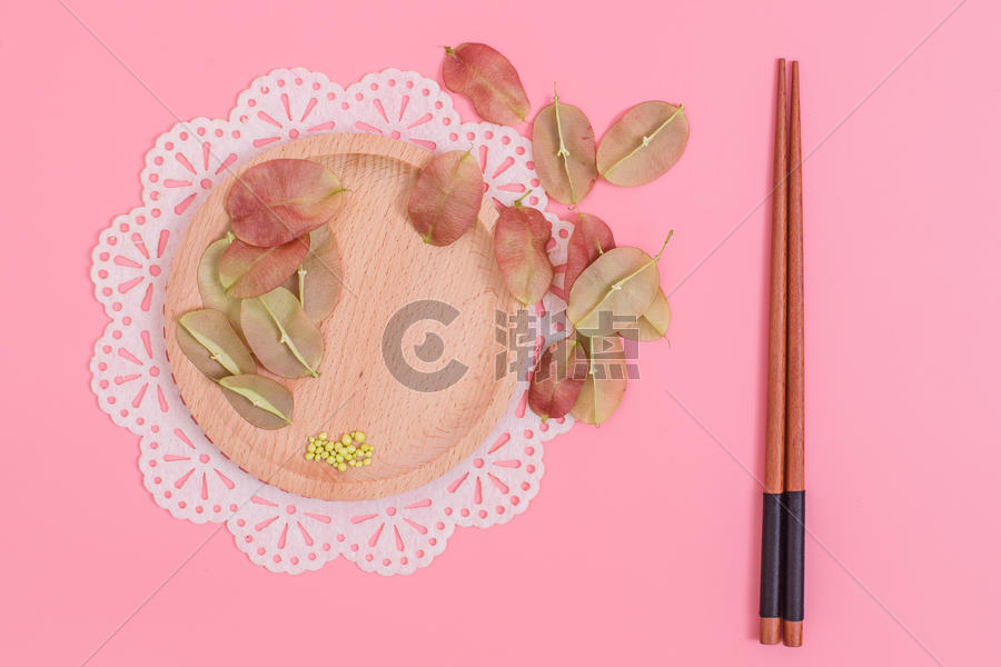 清新木筷红果种子创意摆拍图片素材免费下载
