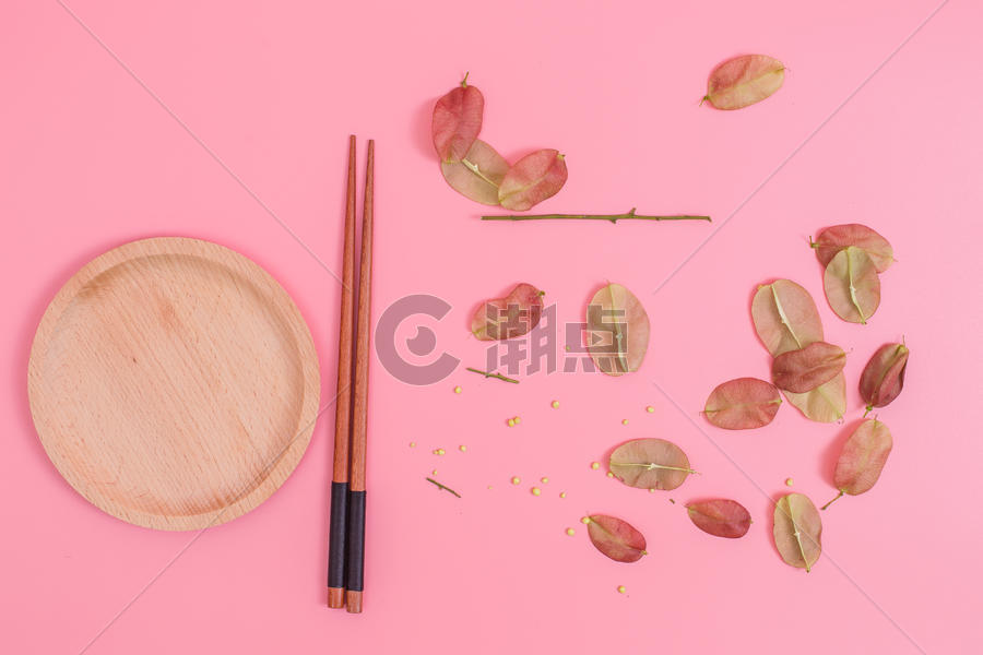 清新木筷木盘红果创意摆拍图片素材免费下载