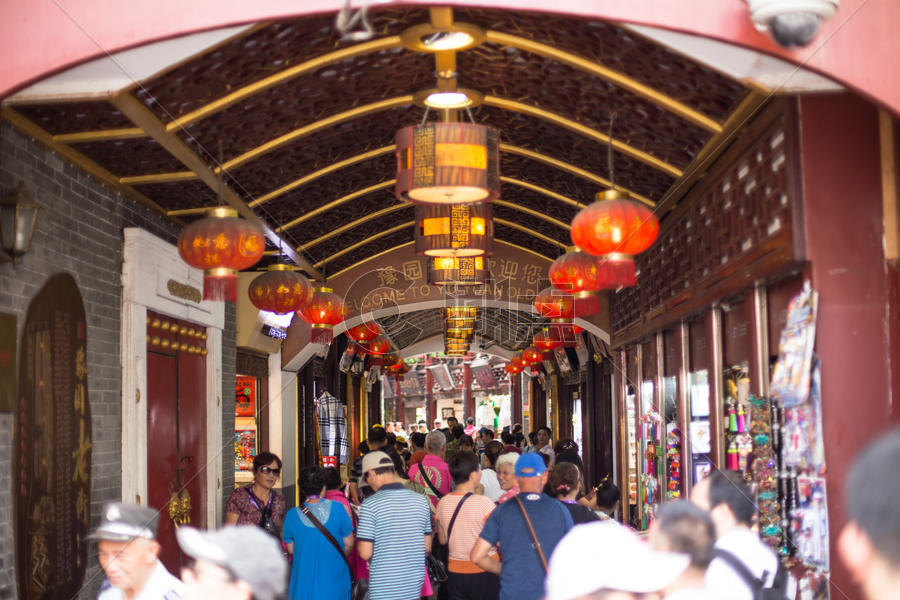 豫园老街灯笼游客国庆旅游图片素材免费下载