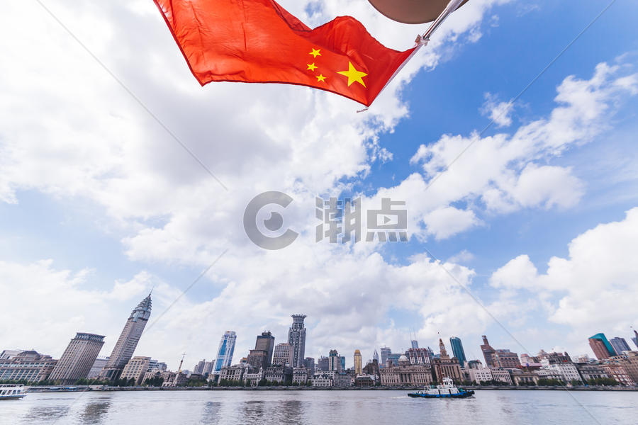 上海天空中的五星红旗图片素材免费下载