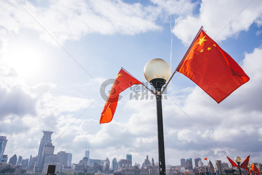上海外滩为背景五星红旗图片素材免费下载