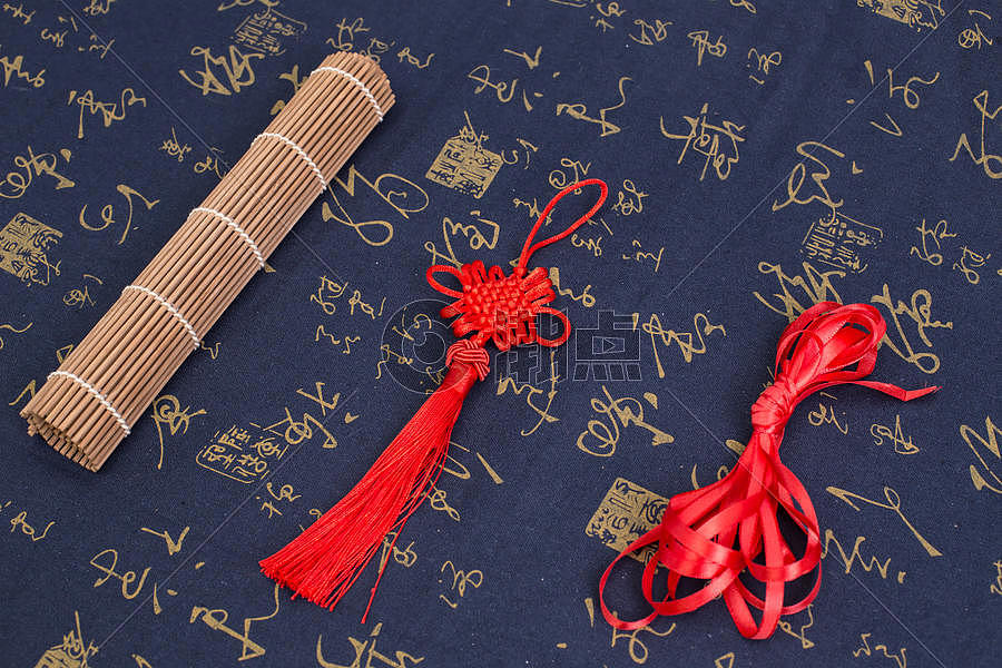 中国风礼品中国结红穗摆拍图片素材免费下载