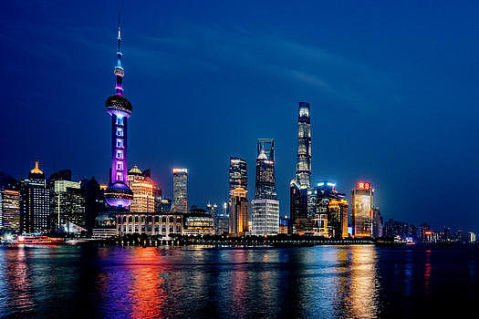 上海外滩黄浦江东方明珠夜景图片素材免费下载