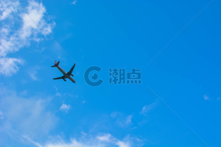远云的飞机图片素材免费下载
