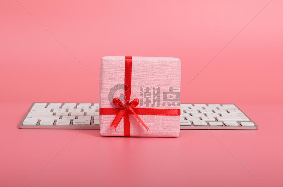 中国风喜庆礼物礼盒包装图片素材免费下载