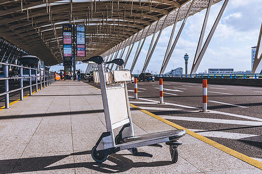 机场专用行李手推车图片素材免费下载