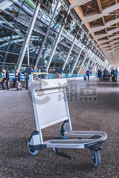 机场专用行李推车图片素材免费下载