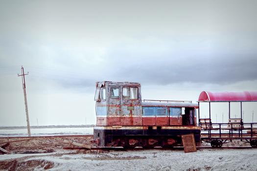 平静的盐湖时光火车图片素材免费下载