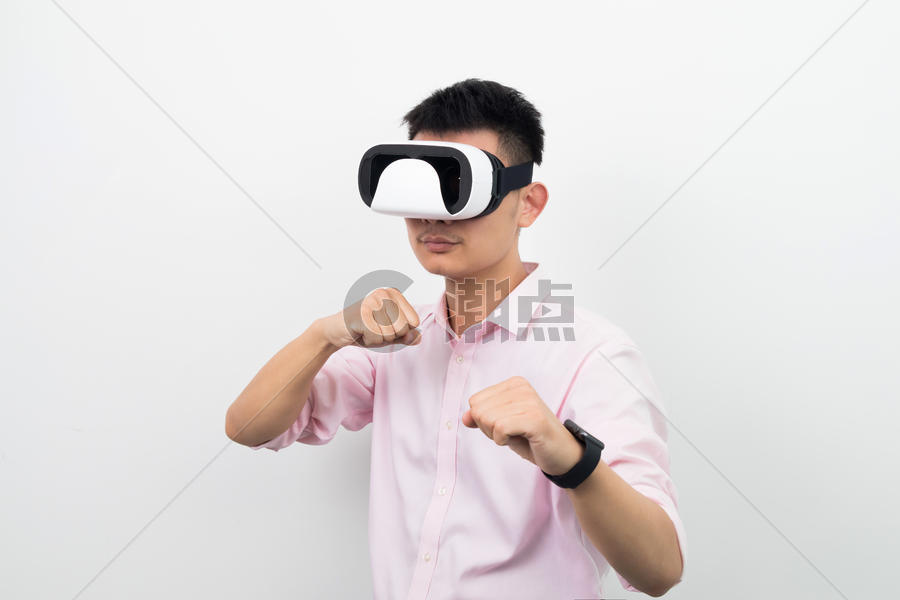 虚拟现实VR眼镜格斗造型图片素材免费下载