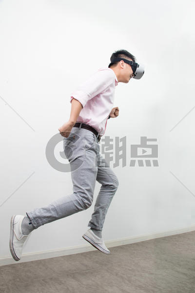 虚拟现实VR跳跃造型图片素材免费下载