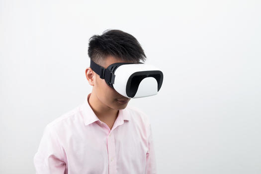 模特头戴VR眼镜图片素材免费下载