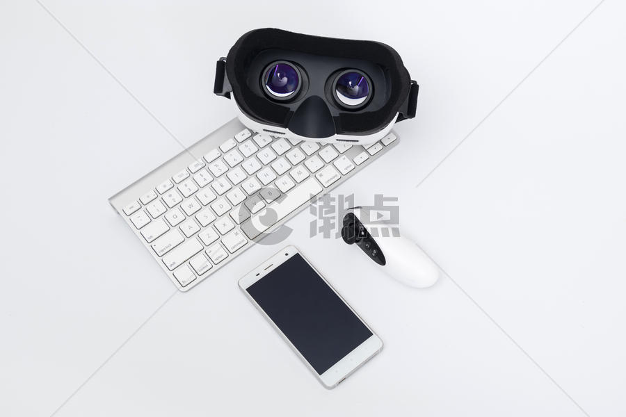 VR眼镜键盘手机遥控器图片素材免费下载