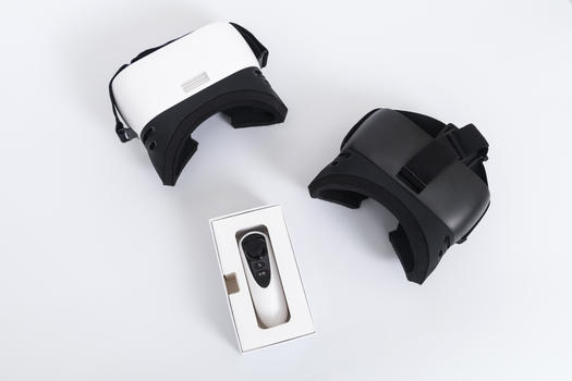 黑白两色VR眼镜白底俯拍图片素材免费下载