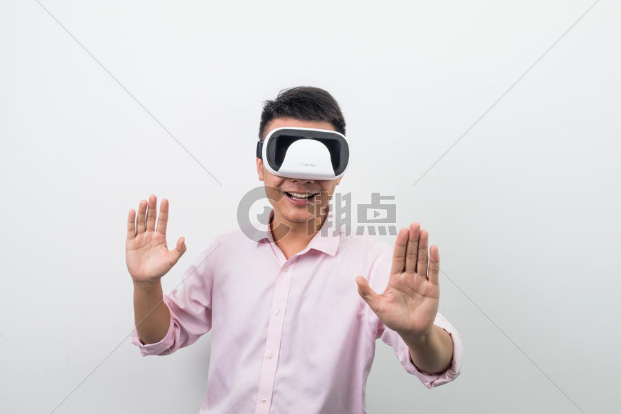 体验高科技虚拟现实VR图片素材免费下载