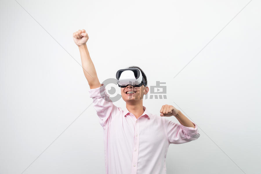 VR虚拟现实超人造型图片素材免费下载