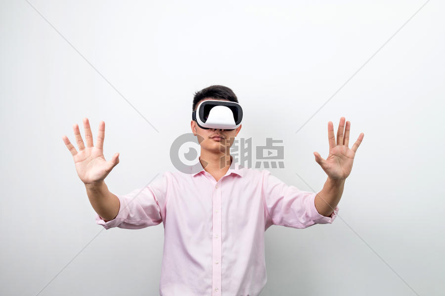 VR探索虚拟世界造型图片素材免费下载