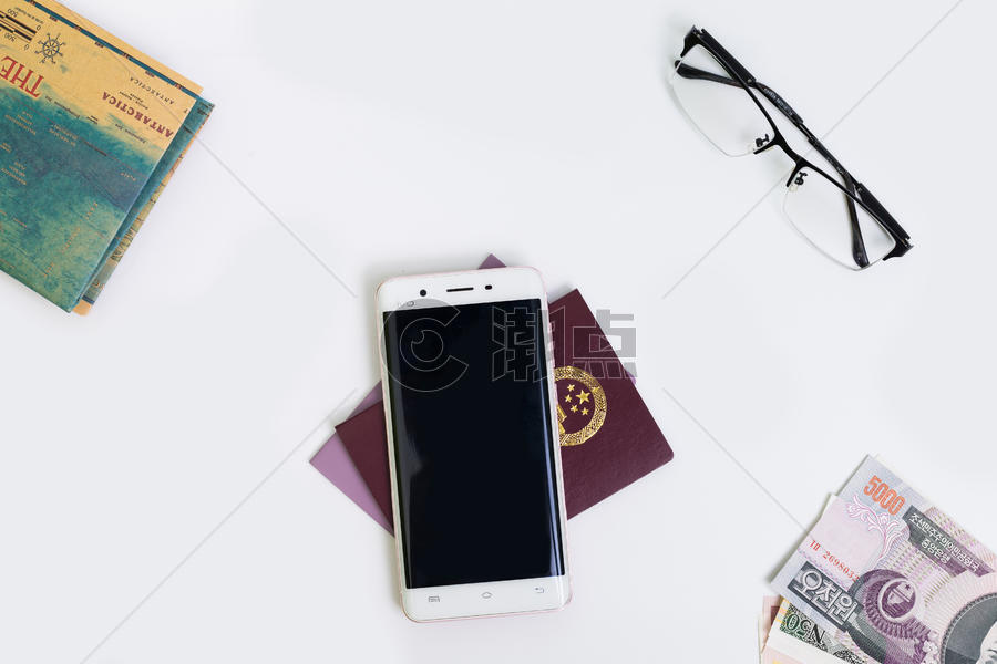 旅游度假出行准备手机护照图片素材免费下载