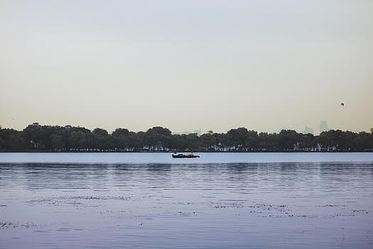 杭州西湖上的游船图片素材免费下载