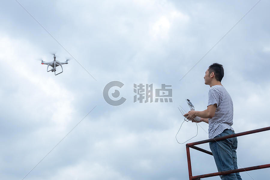 无人机飞行操控状态图片素材免费下载