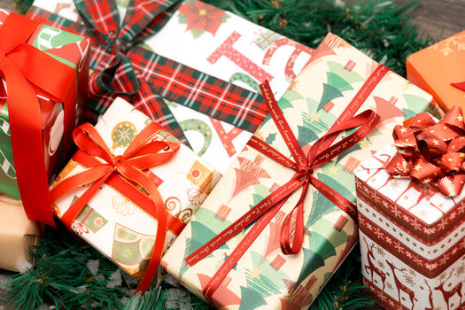 圣诞风十足的礼物包装图片素材免费下载
