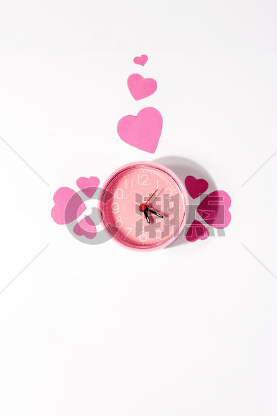 粉色闹钟和爱心图片素材免费下载