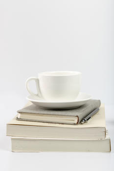 书本与咖啡杯图片素材免费下载