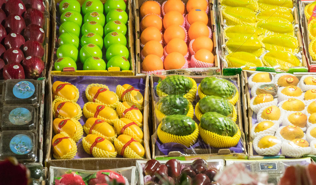 色彩丰富的水果摊图片素材免费下载