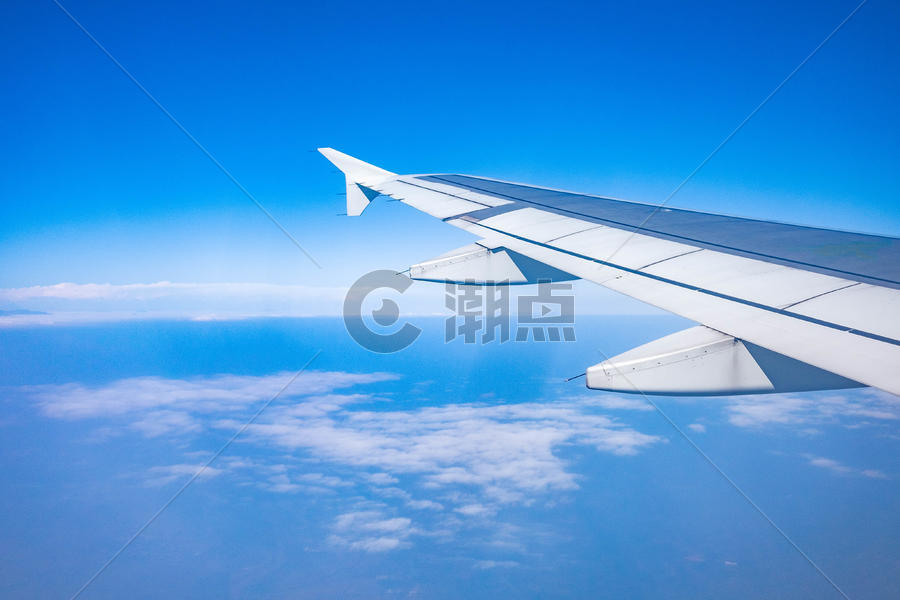 飞机机舱内拍摄机翼图片素材免费下载