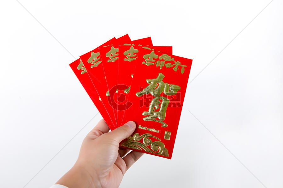 年轻男性春节红包展示棚拍图片素材免费下载
