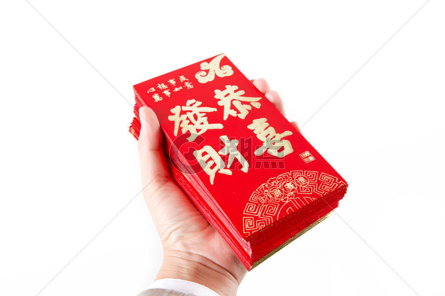 年轻男性春节红包展示棚拍图片素材免费下载
