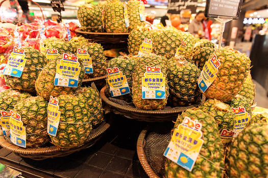 高档超市水果菠萝摊位展示图片素材免费下载