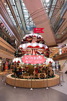 城市商场圣诞装扮圣诞树图片素材免费下载