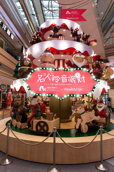 城市商场圣诞装扮圣诞树图片素材免费下载