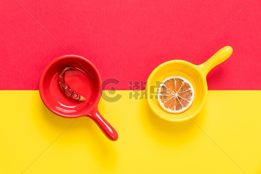 柠檬片红辣椒撞色背景素材图片素材免费下载