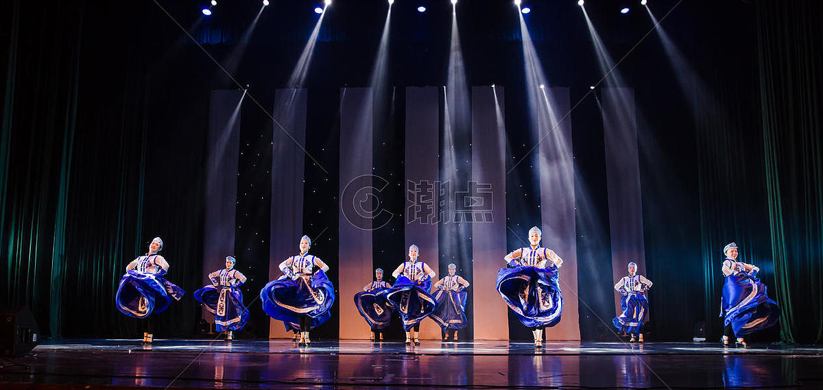 女性舞者表演蒙族舞蹈图片素材免费下载