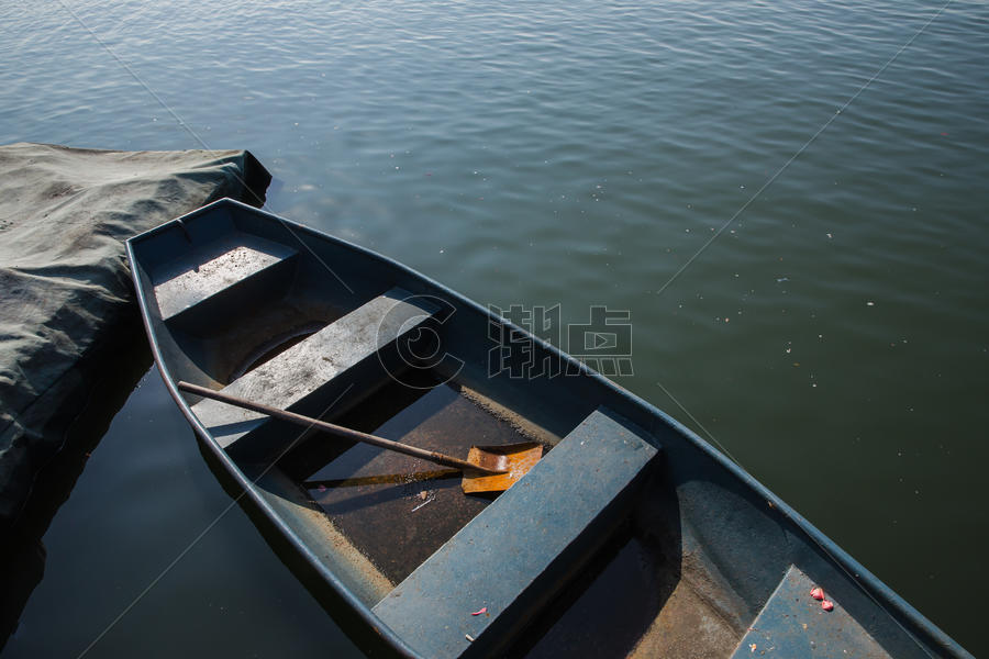 杭州西湖湖面铁皮船图片素材免费下载