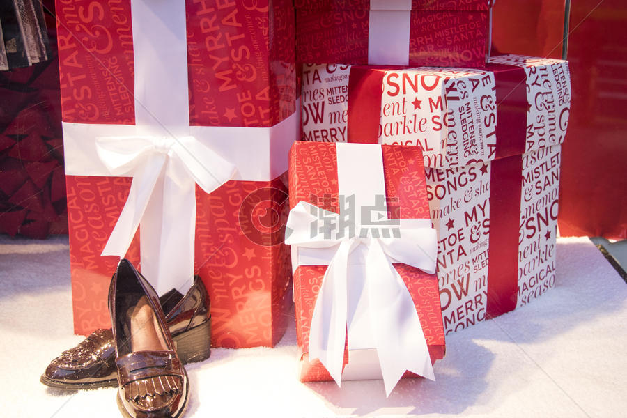 圣诞节商场礼盒装饰图片素材免费下载